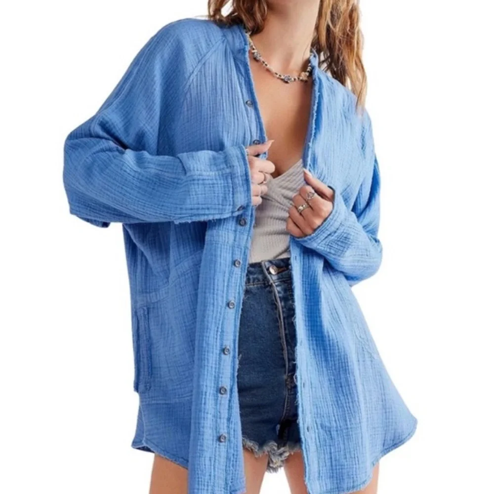 WE THE FREE SUMMER DAYDREAM BLUE GAUZEY COTTON BUTTON UP OVERSIZED SHIRT LARGE